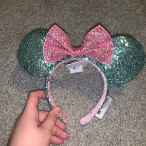 SOLD. WONT LWT ME DELETE LISTING